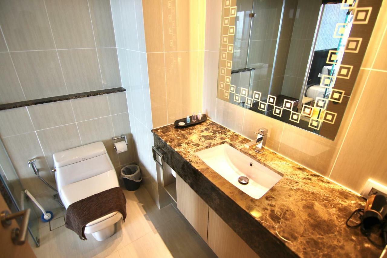 Luxurious Beachfront Pattaya Exterior foto
