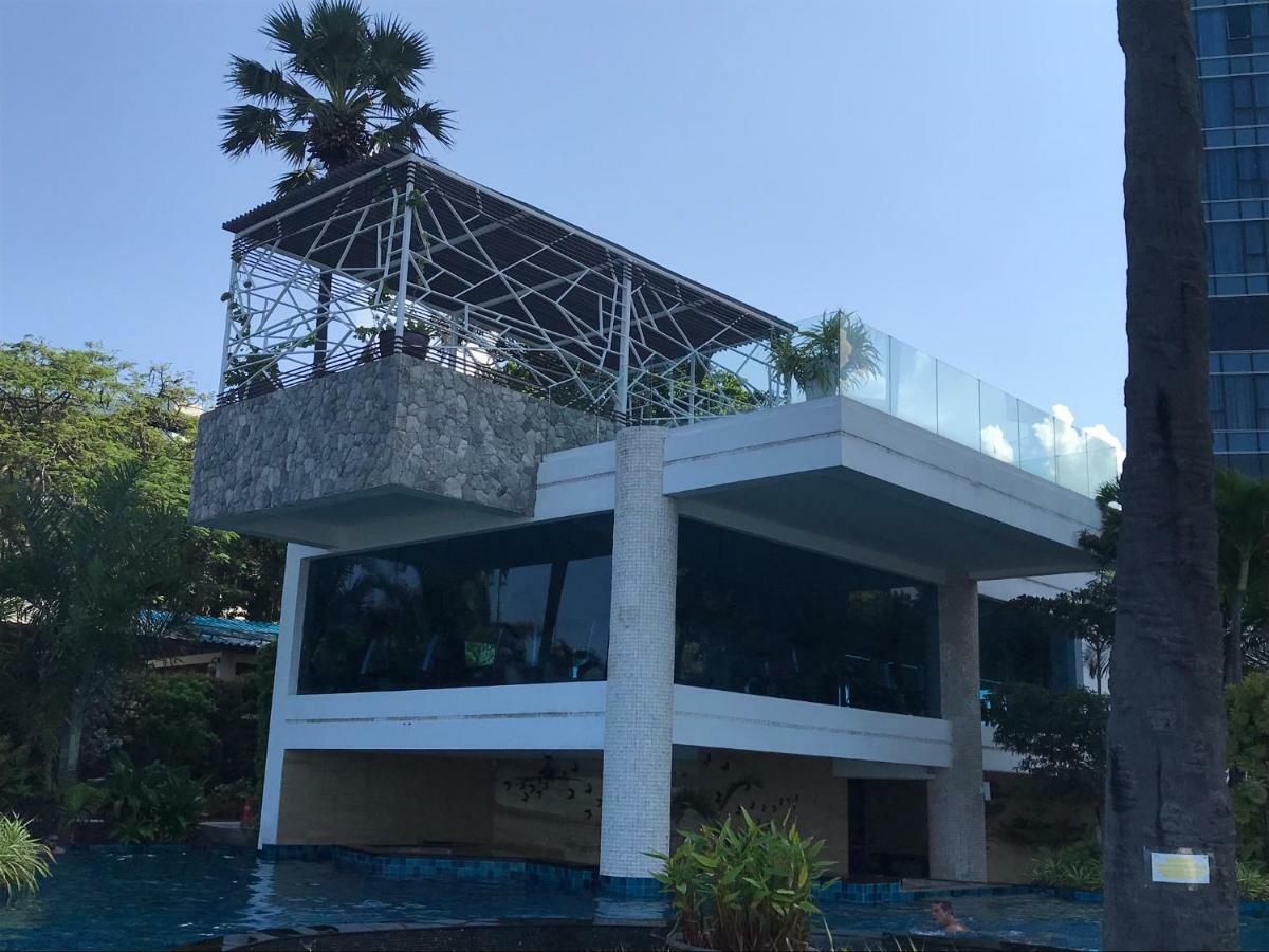 Luxurious Beachfront Pattaya Exterior foto